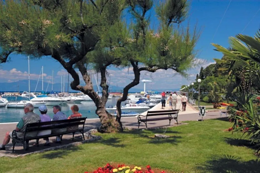 Apartment Near The Center - Nada Malinska Croatia